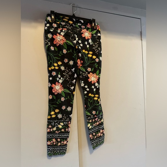 Old Navy -  Floral Mid-Rise Pixie Pant (Size 4) - Picture 11 of 14